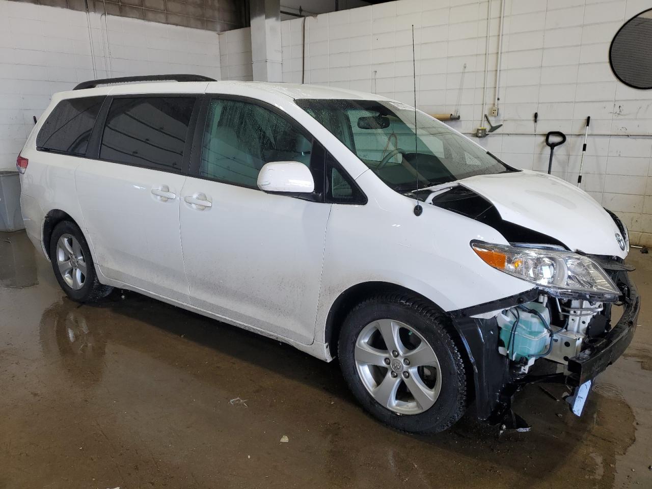 2011 Toyota Sienna - Image 4
