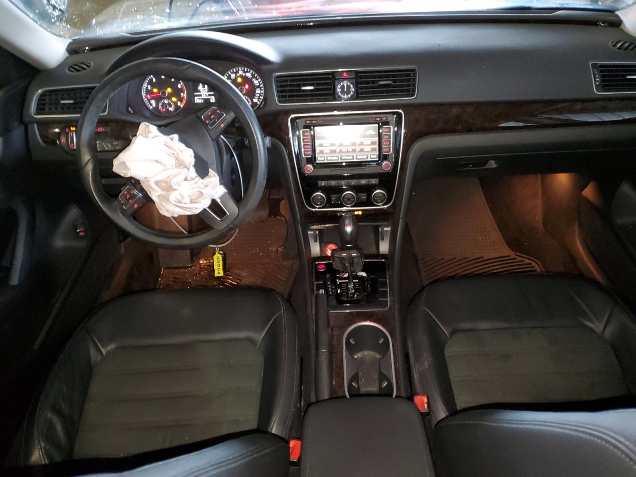 2015 Volkswagen Passat - Image 8