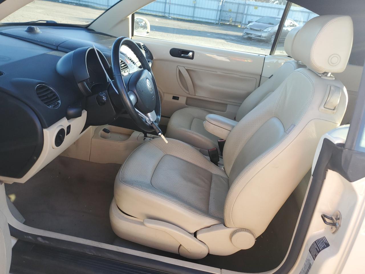 2006 Volkswagen Beetle - Image 7