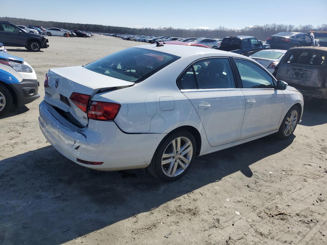 2015 Volkswagen Jetta - Image 3