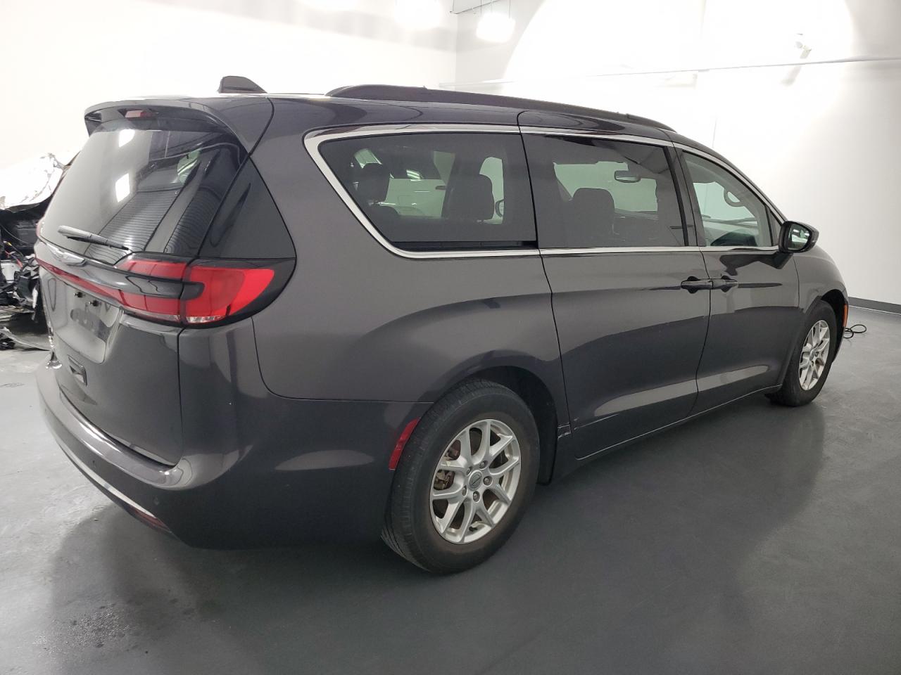 2022 Chrysler Pacifica - Image 3
