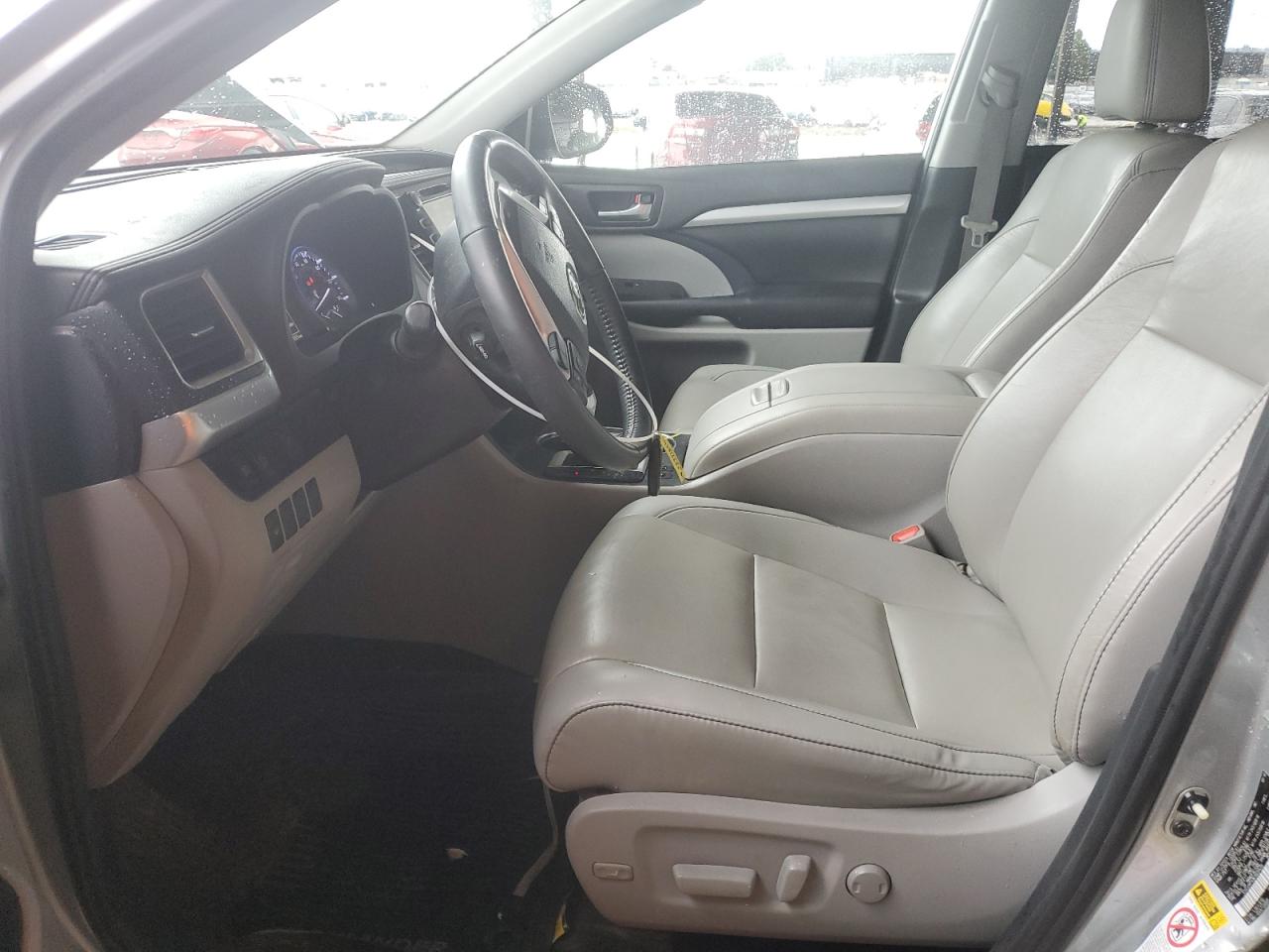 2019 Toyota Highlander - Image 7