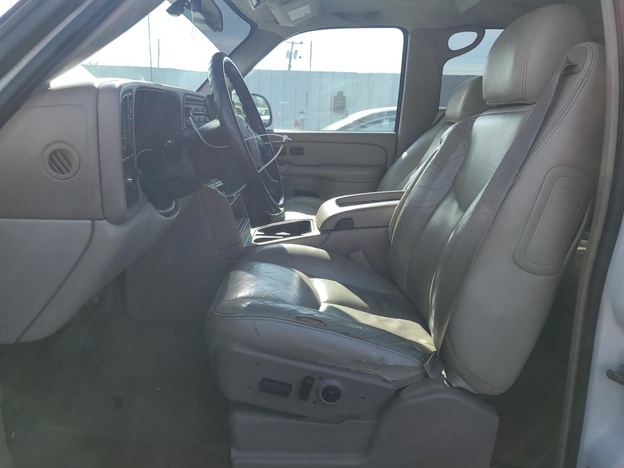 2005 Chevrolet Tahoe - Image 7