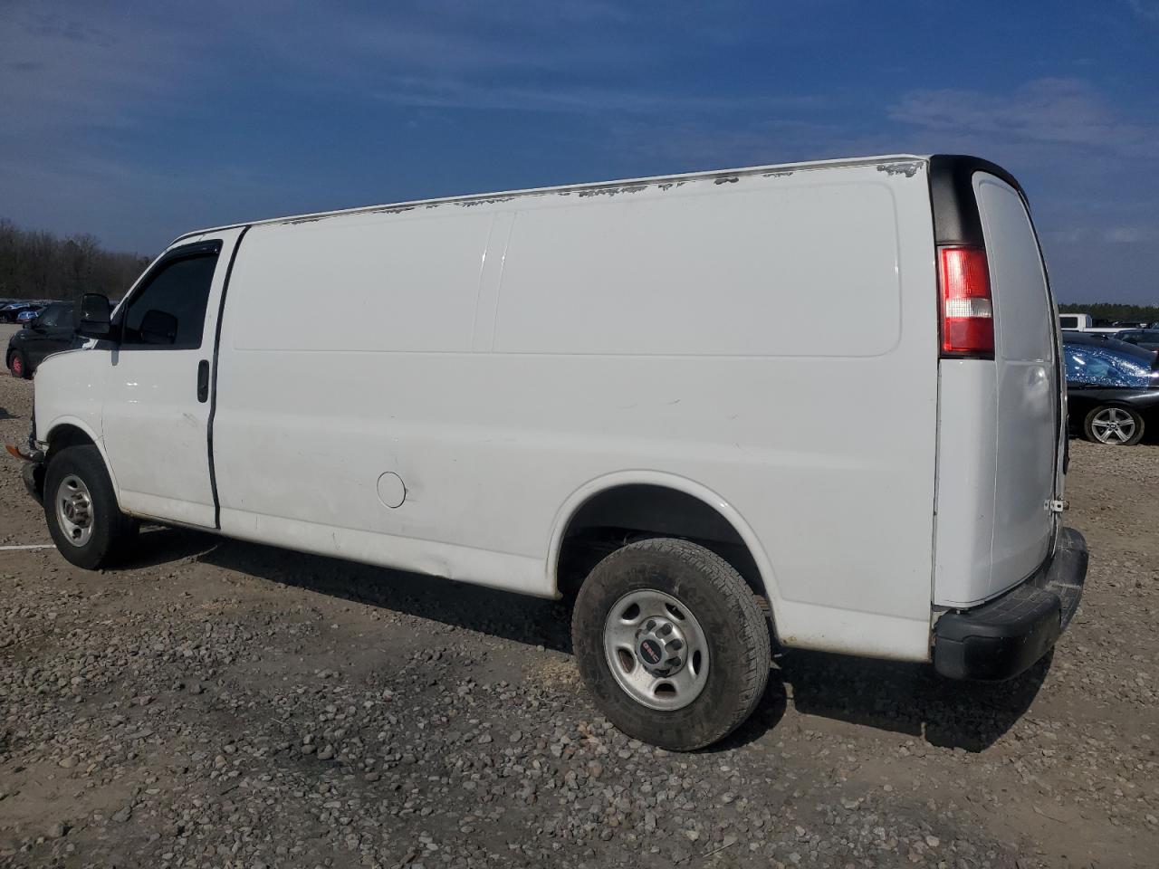 2011 GMC Savana - Image 2
