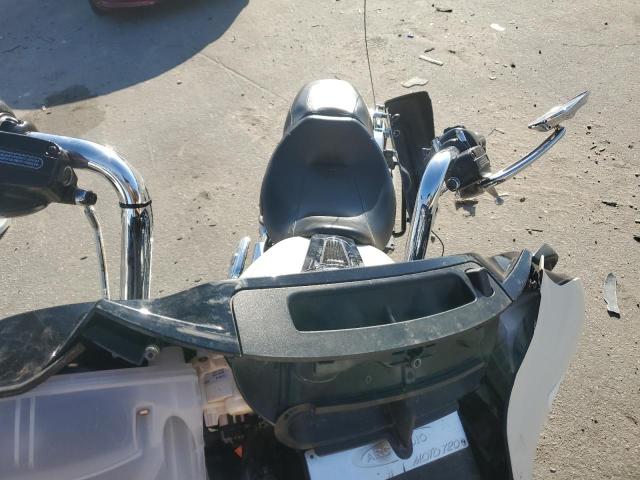 undisplay HARLEY-DAVIDSON FL 2015 Білий