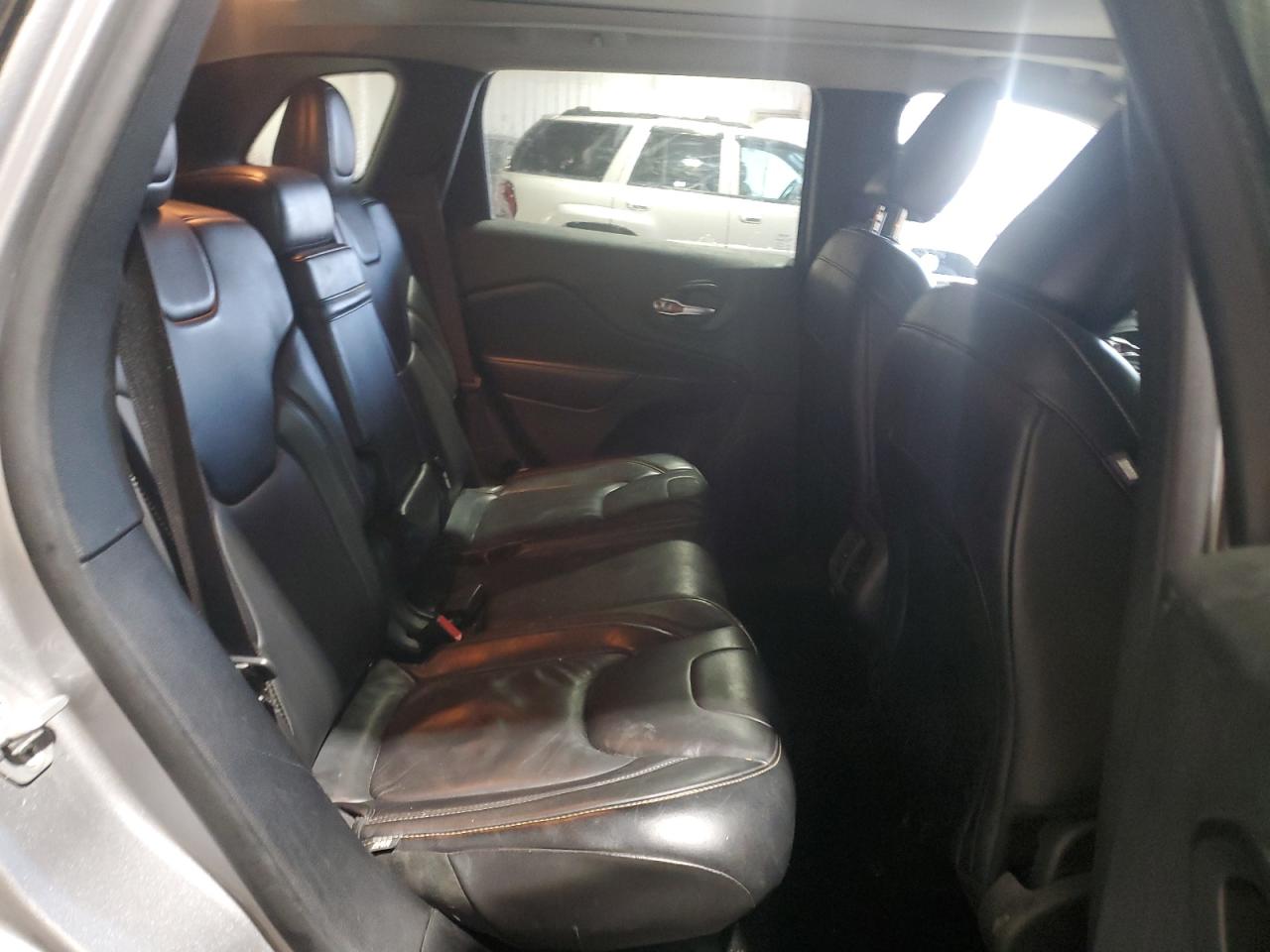 2014 Jeep Grand Cherokee - Image 11