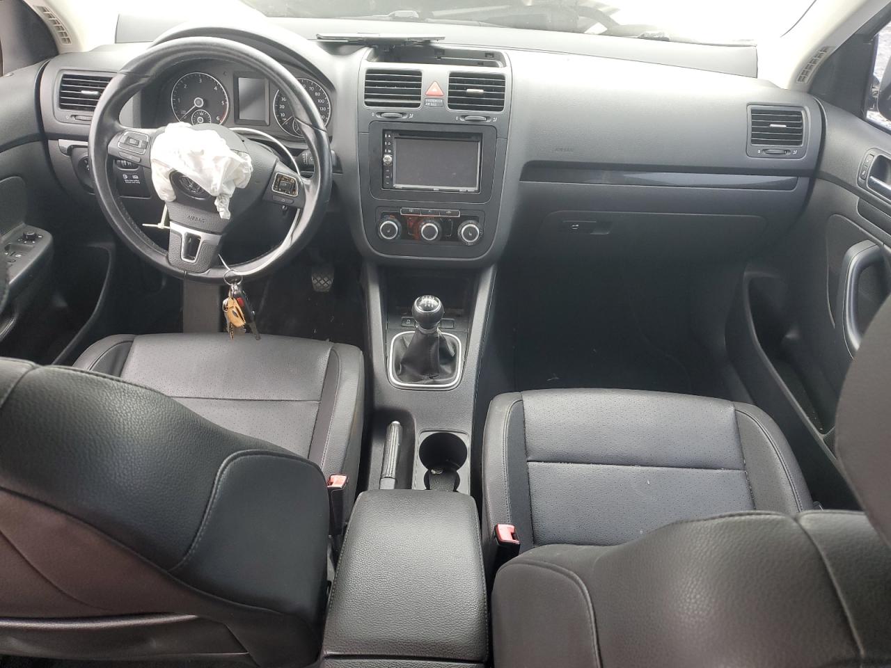 2010 Volkswagen Jetta - Image 8