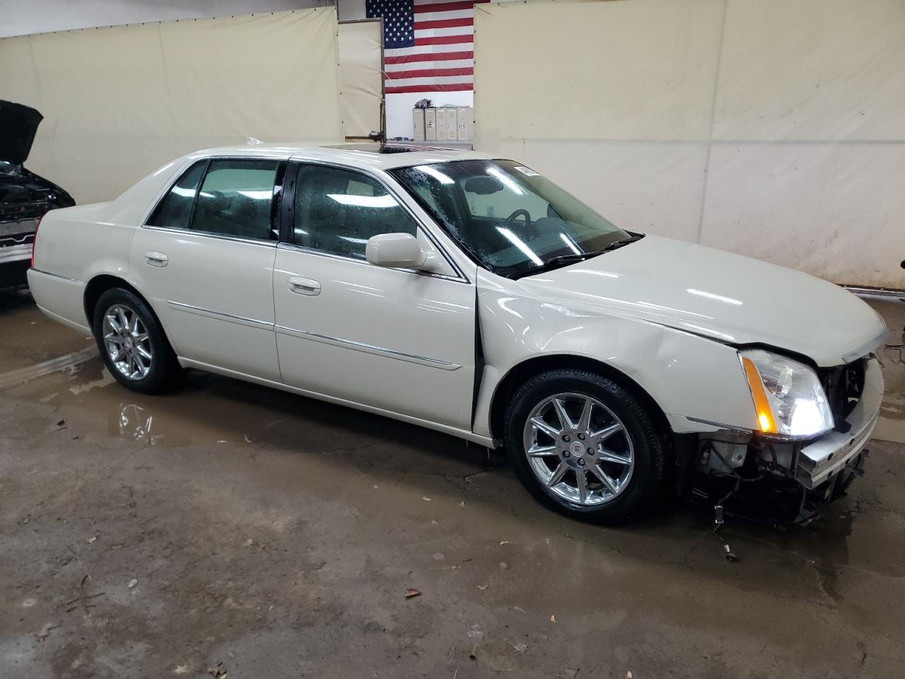 2011 Cadillac DTS - Image 4
