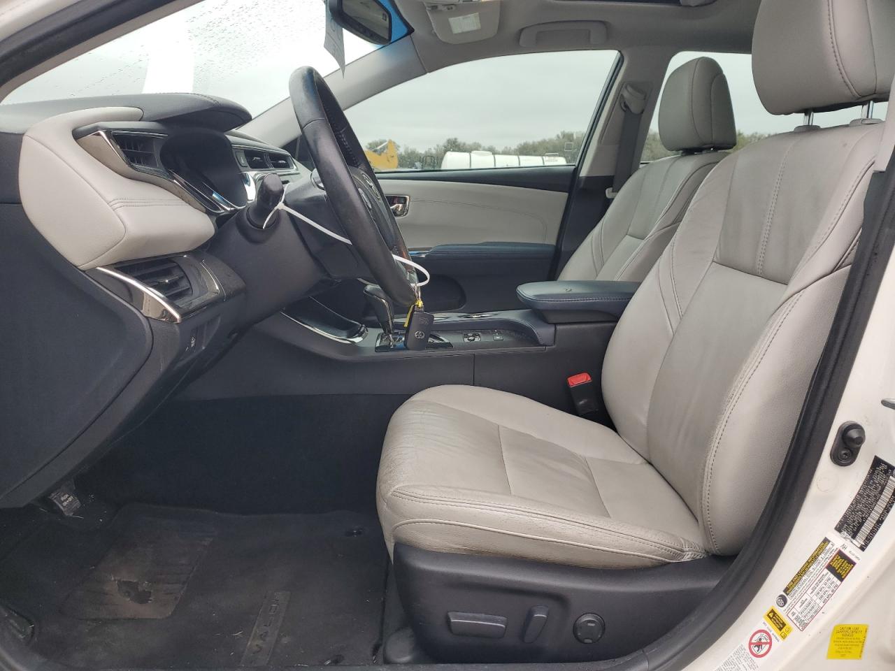 2013 Toyota Avalon - Image 7