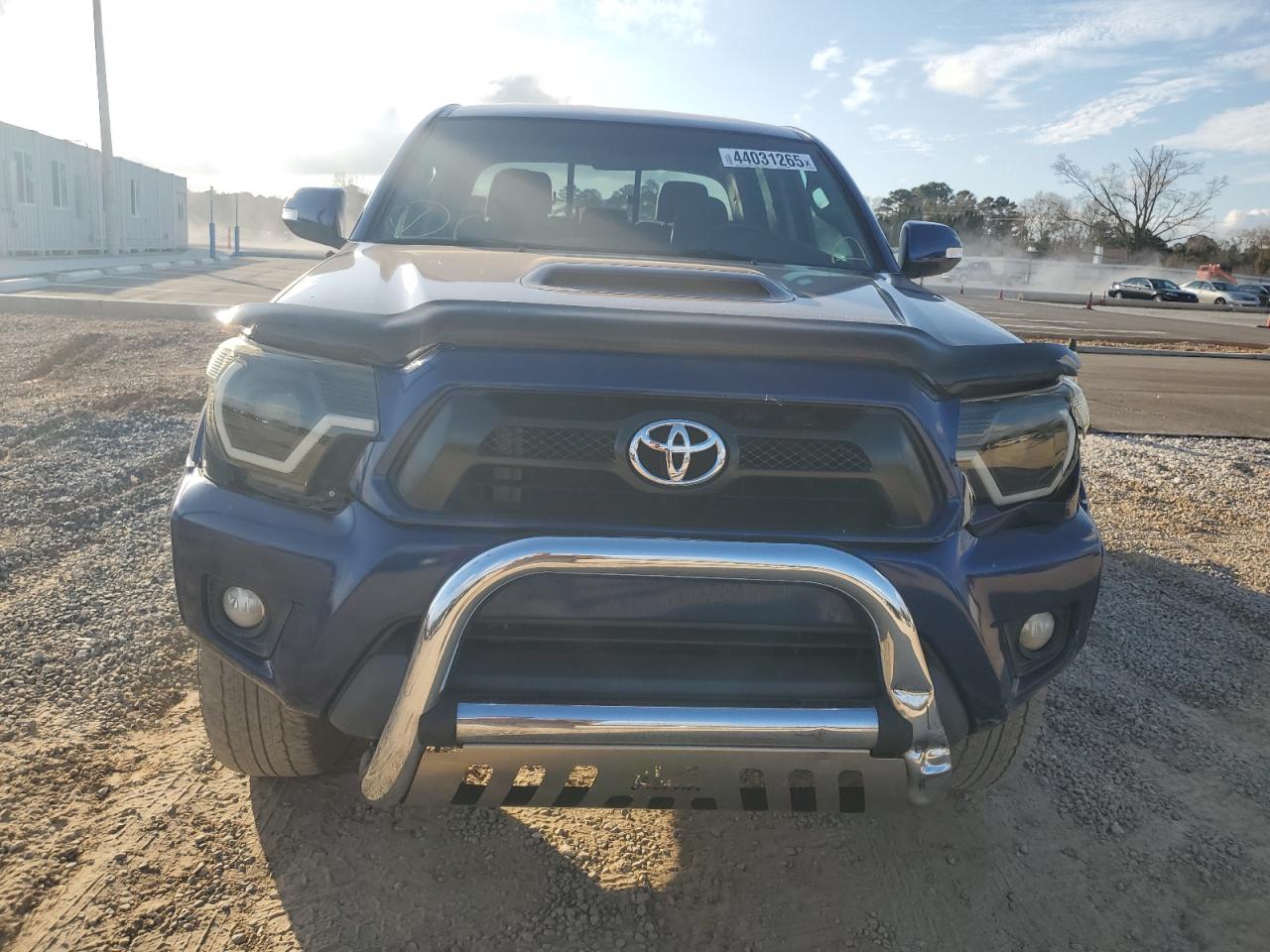 2015 Toyota Tacoma - Image 5