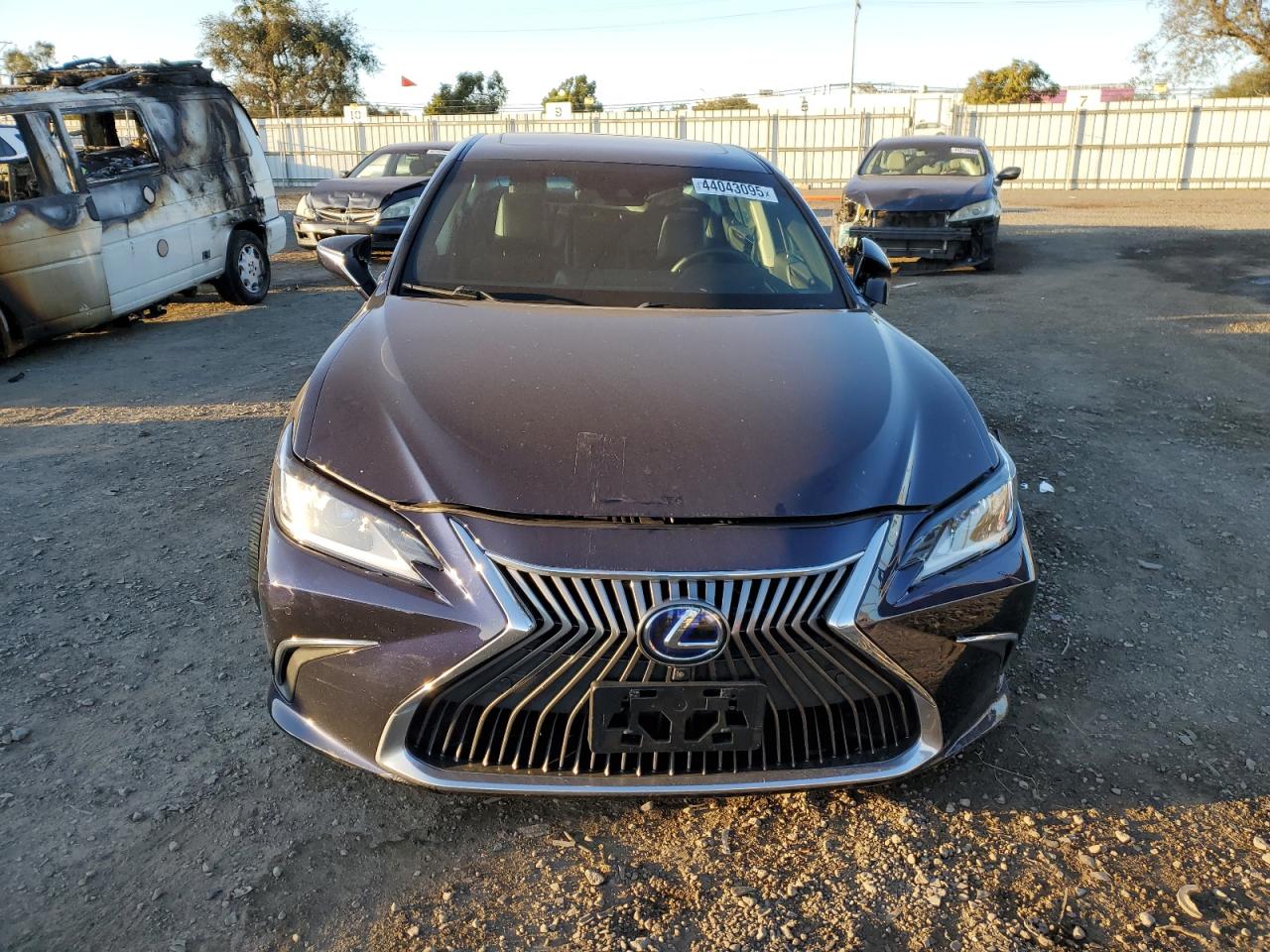 2019 Lexus ES - Image 5