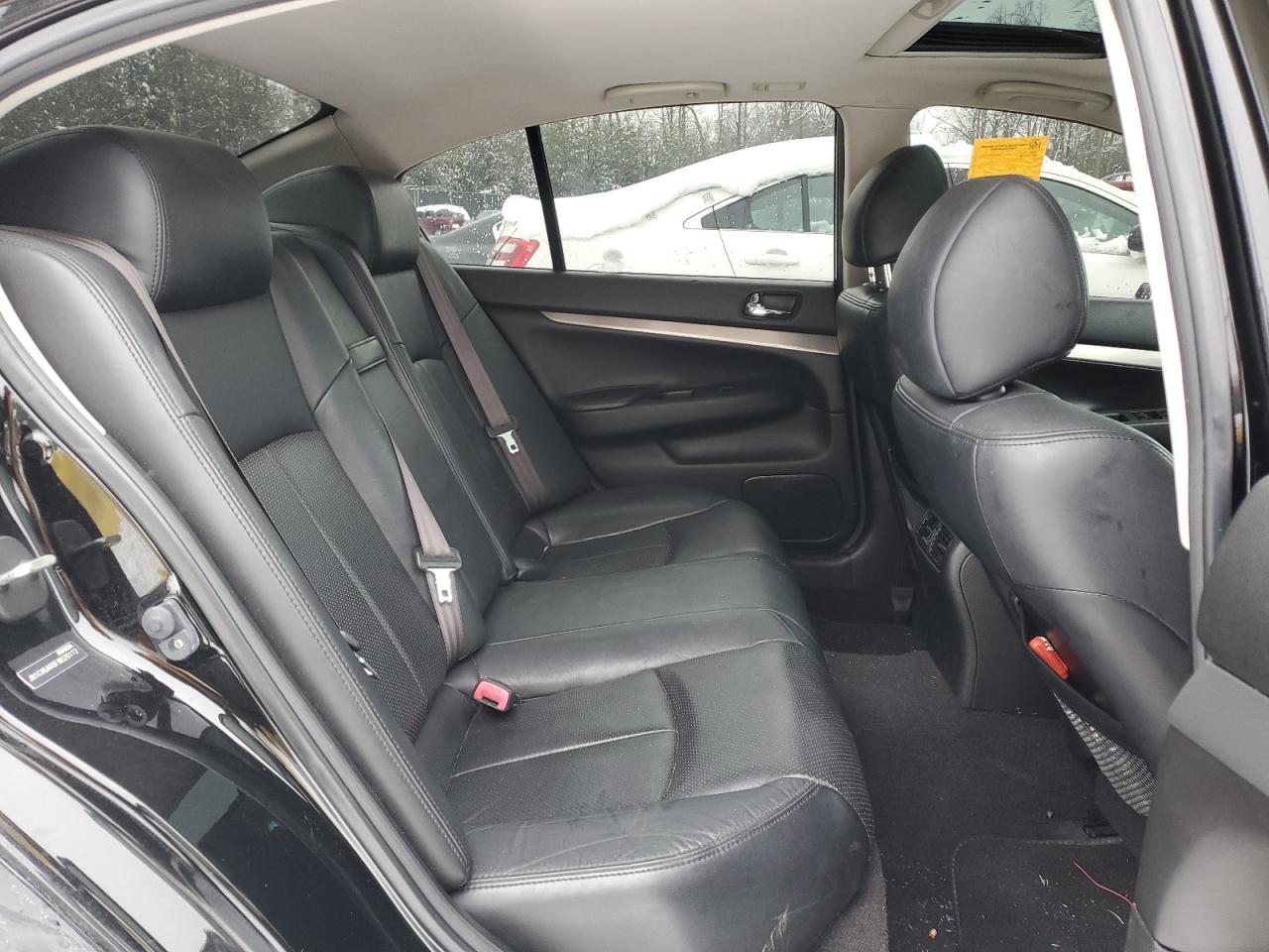 2015 Infiniti Q40 - Image 10