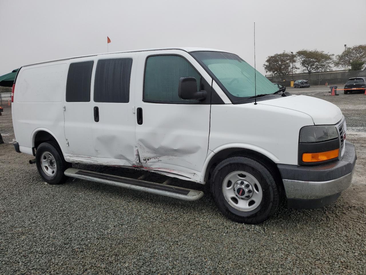 2017 GMC Savana - Image 4