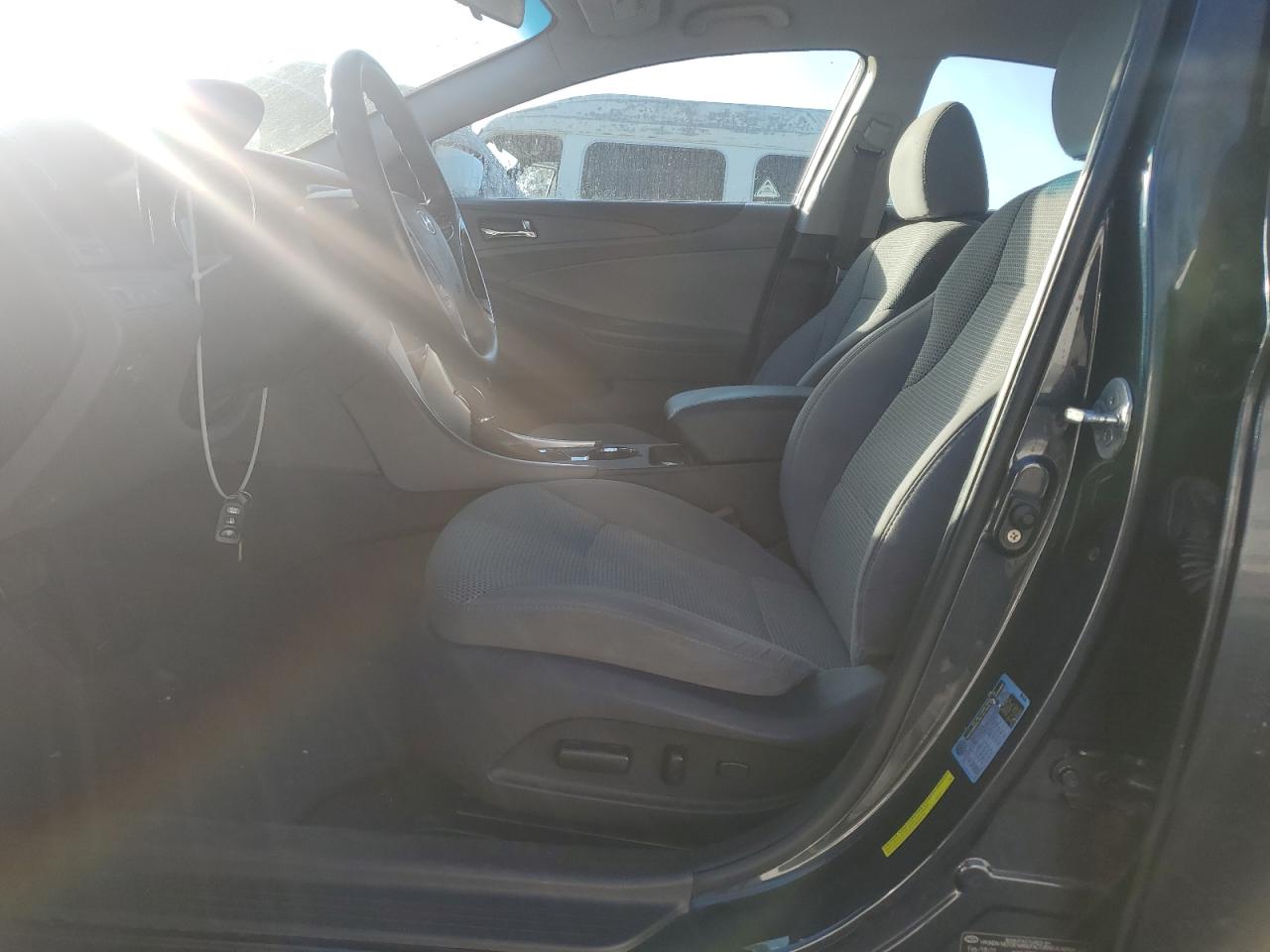 2011 Hyundai Sonata - Image 7