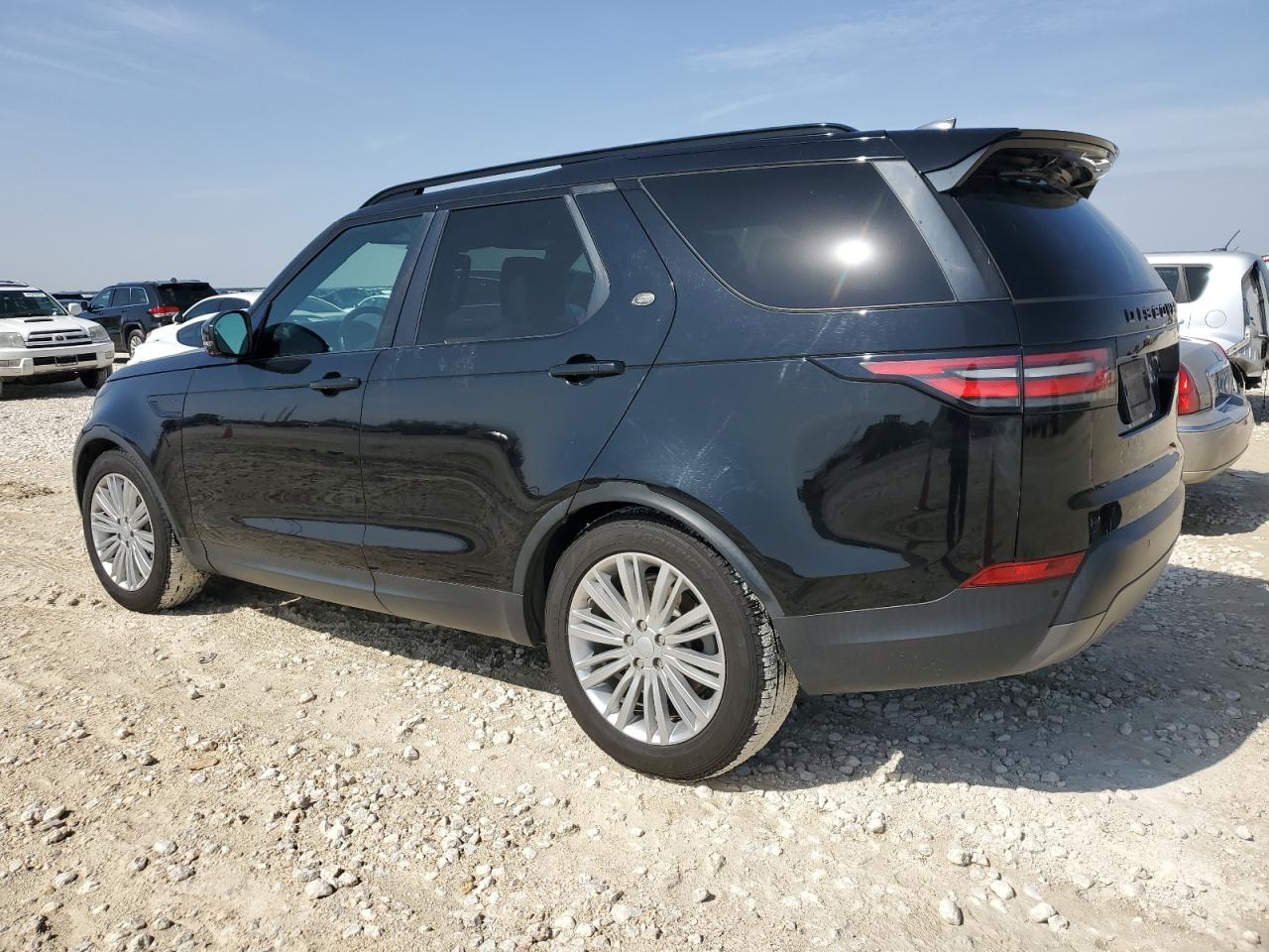 2018 Land Rover Discovery - Image 2
