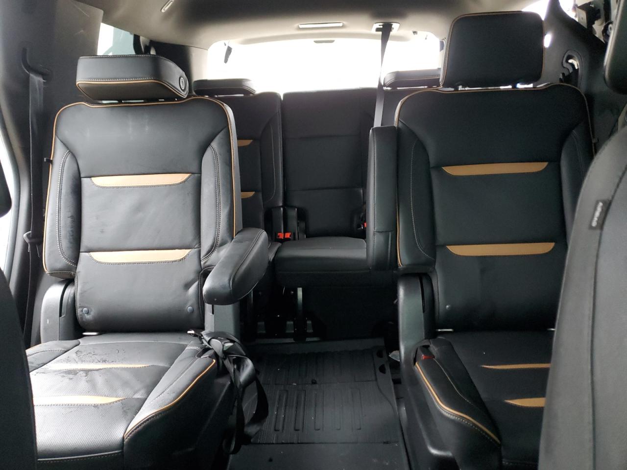 2021 GMC Yukon - Image 10