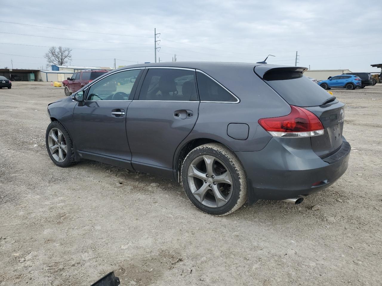 2015 Toyota Venza - Image 2