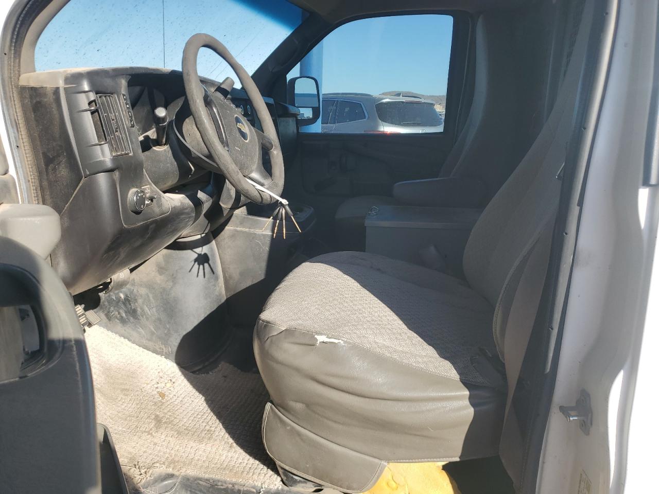 2011 Chevrolet Express - Image 7