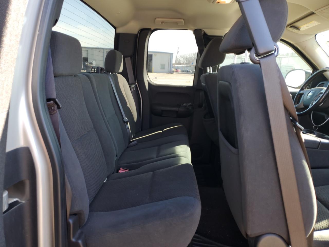 2007 Chevrolet Silverado - Image 10