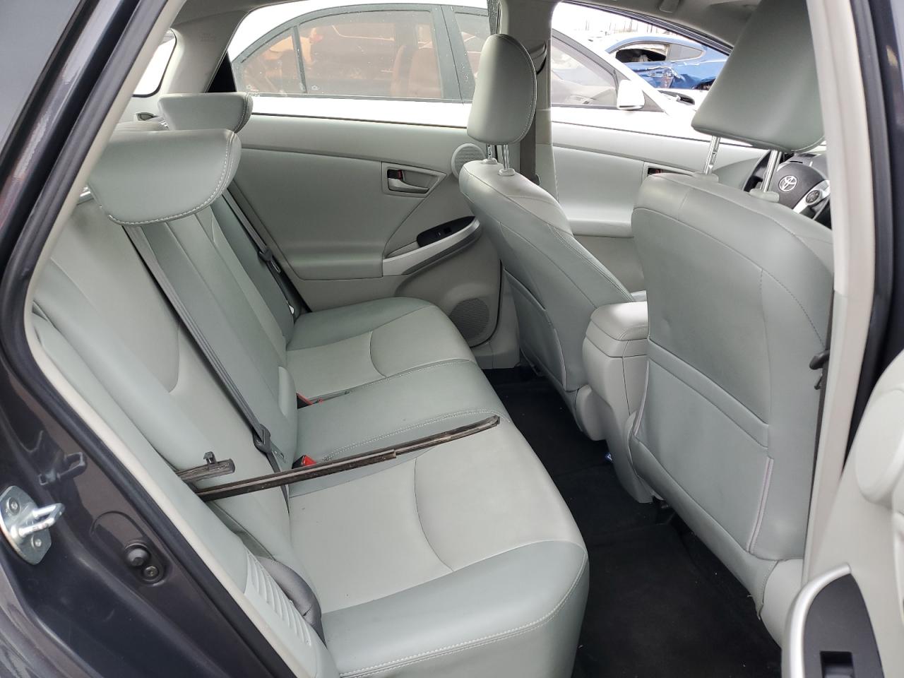 2013 Toyota Prius - Image 10