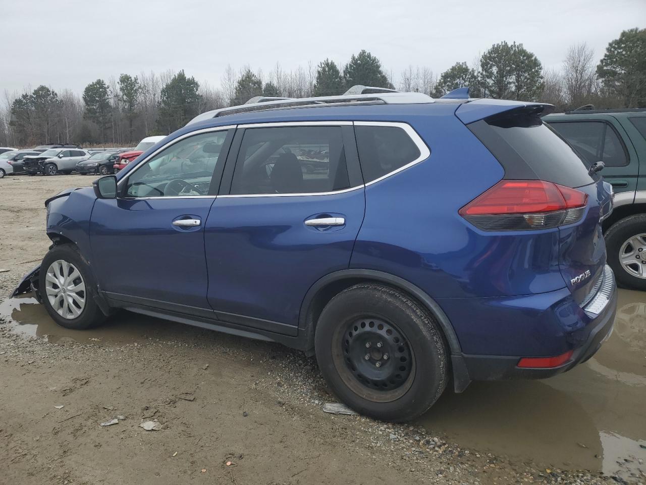 2017 Nissan Rogue - Image 2