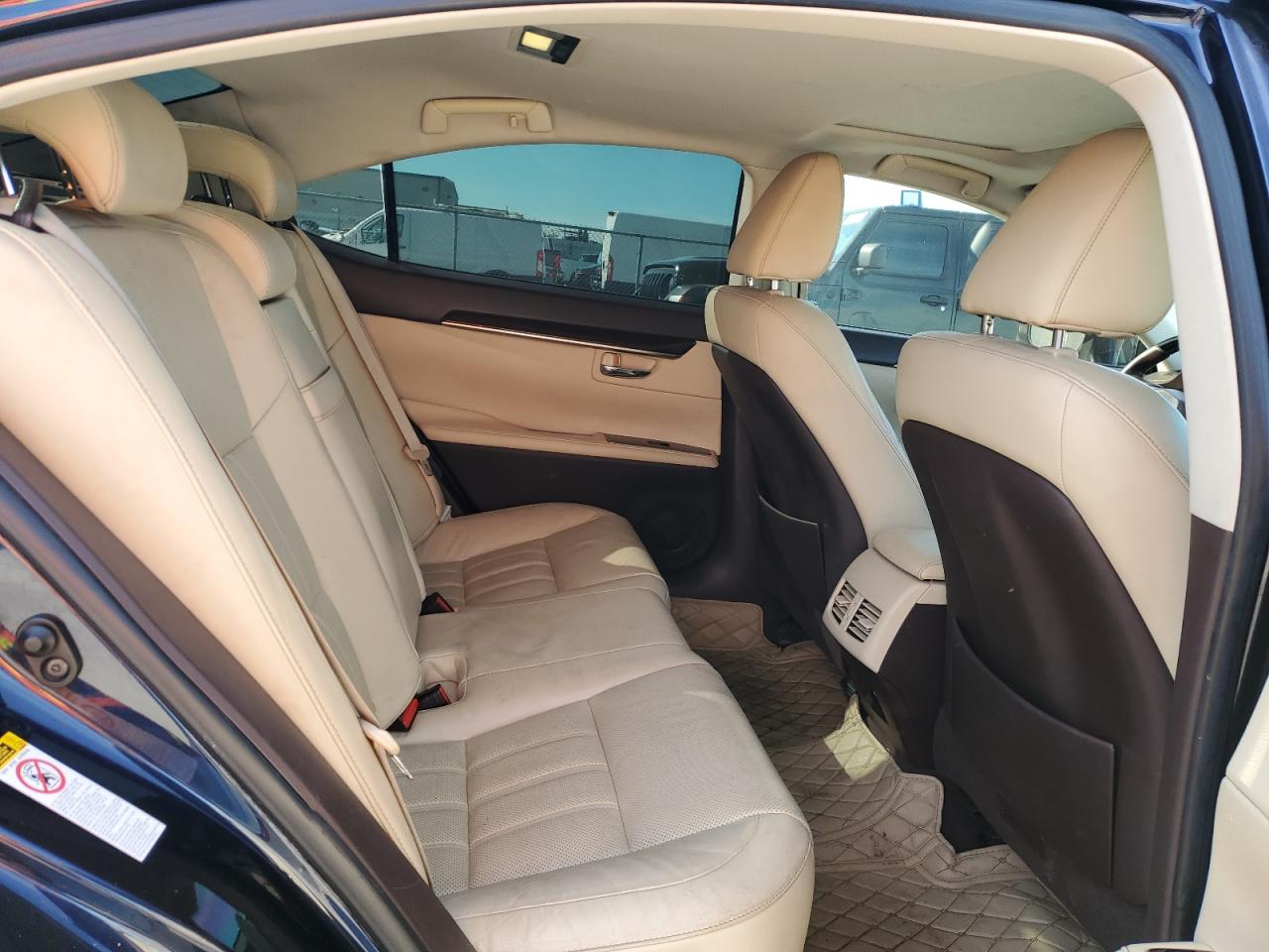2016 Lexus ES - Image 10