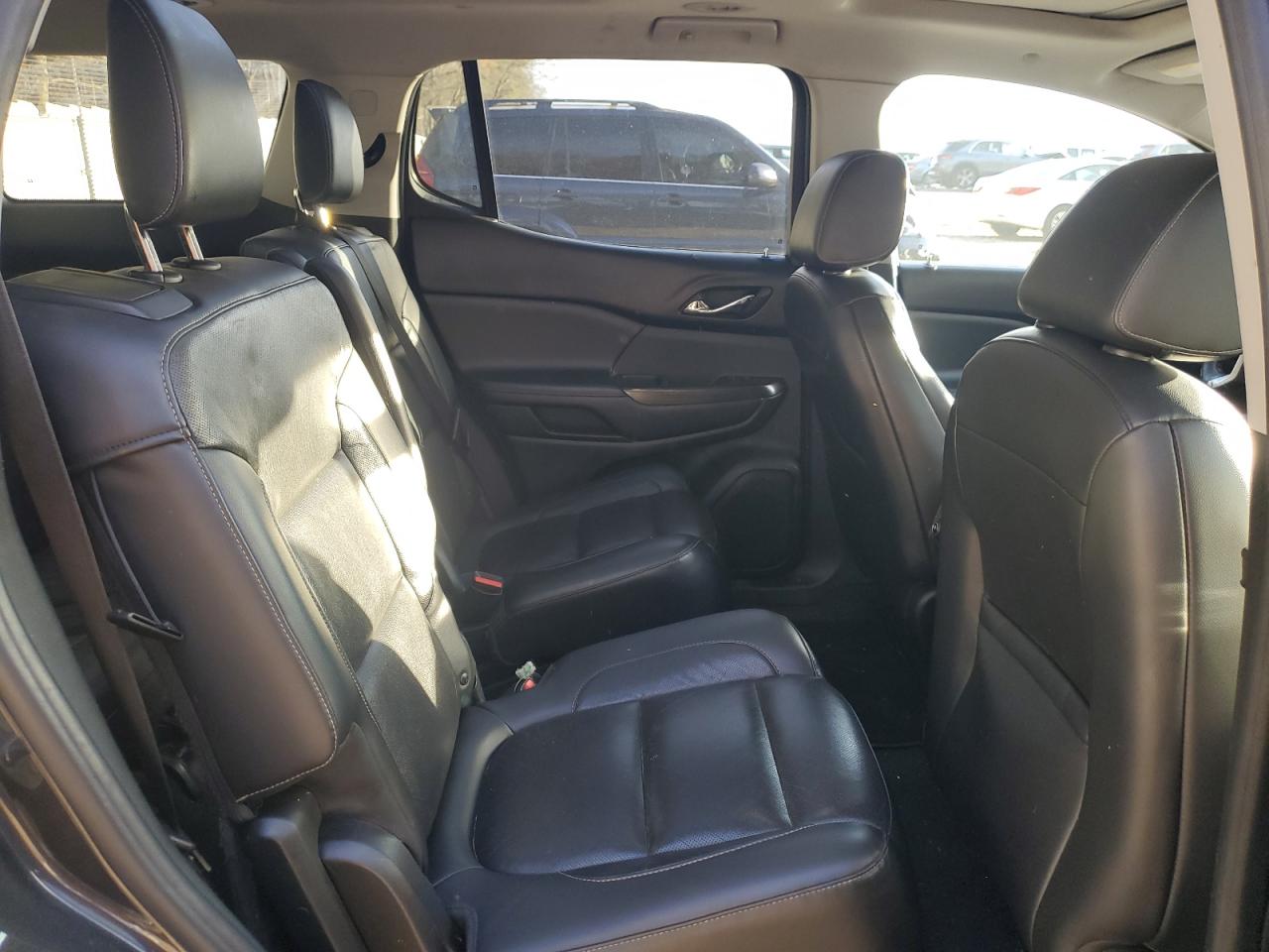 2017 GMC Acadia - Image 11