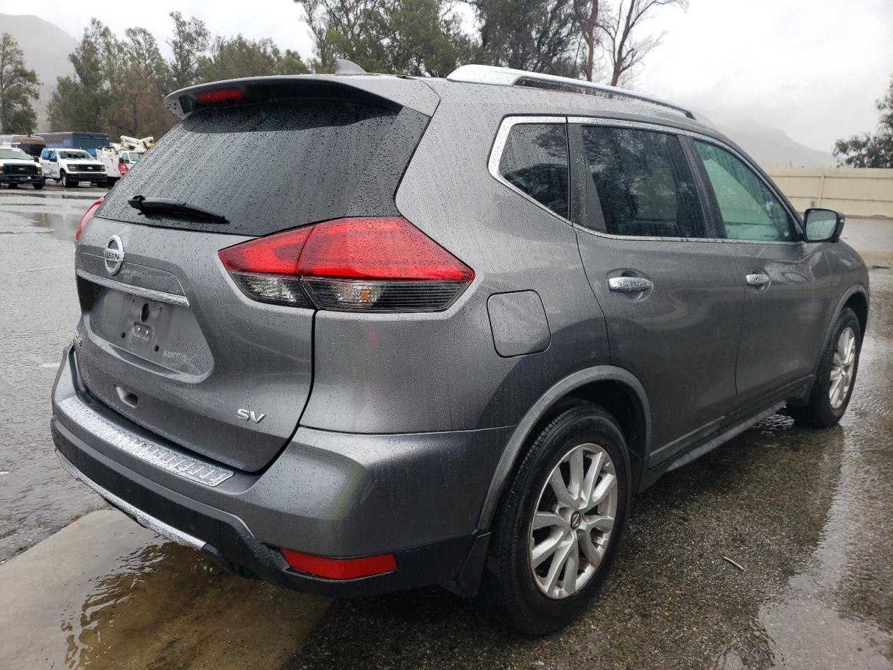 2017 Nissan Rogue - Image 3
