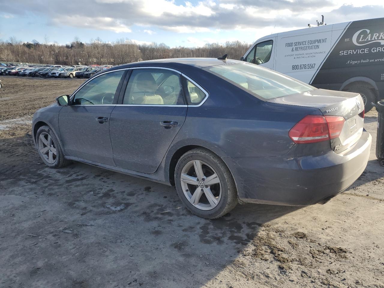 2015 Volkswagen Passat - Image 2