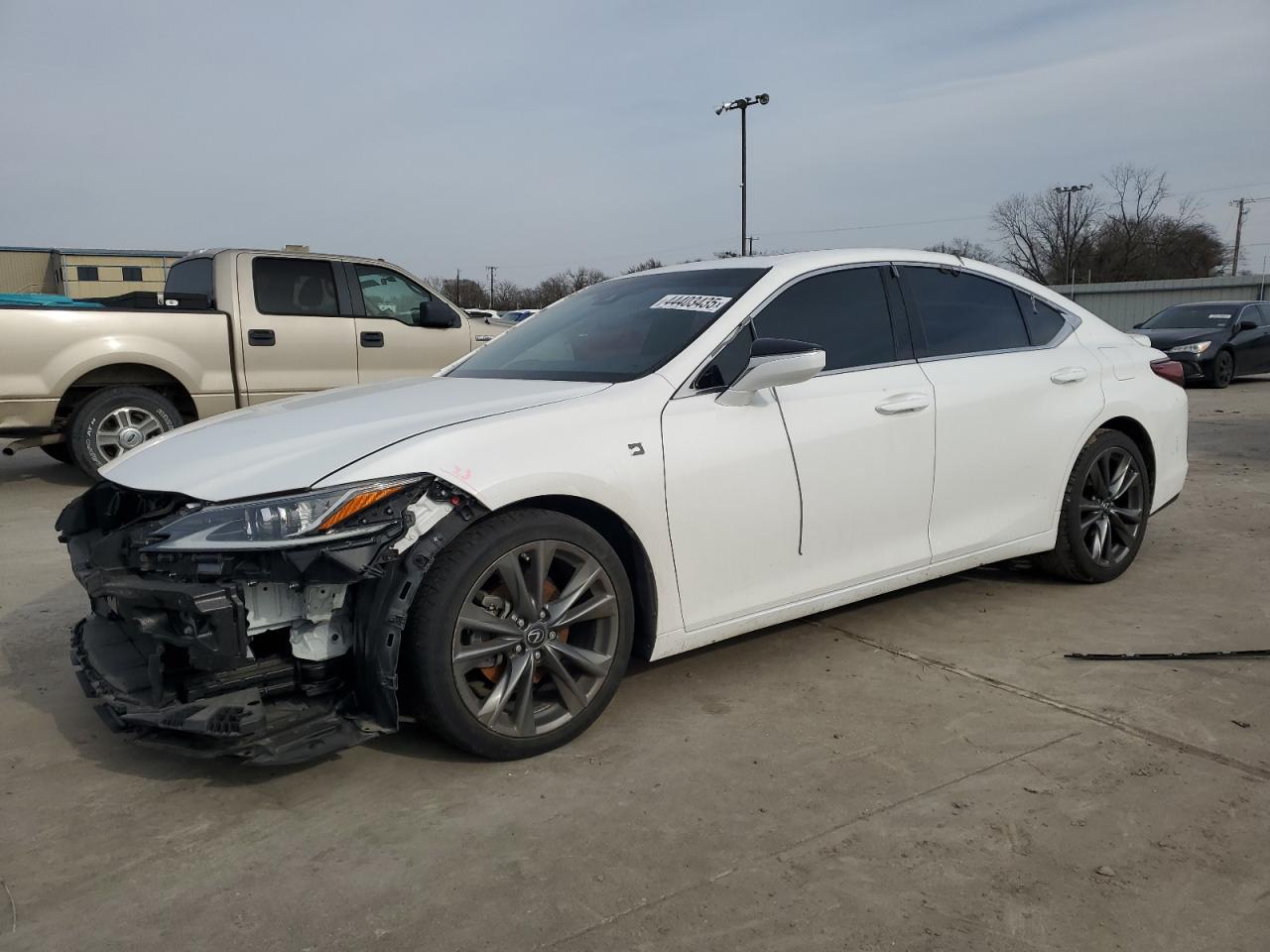 2021 Lexus ES - Image 1