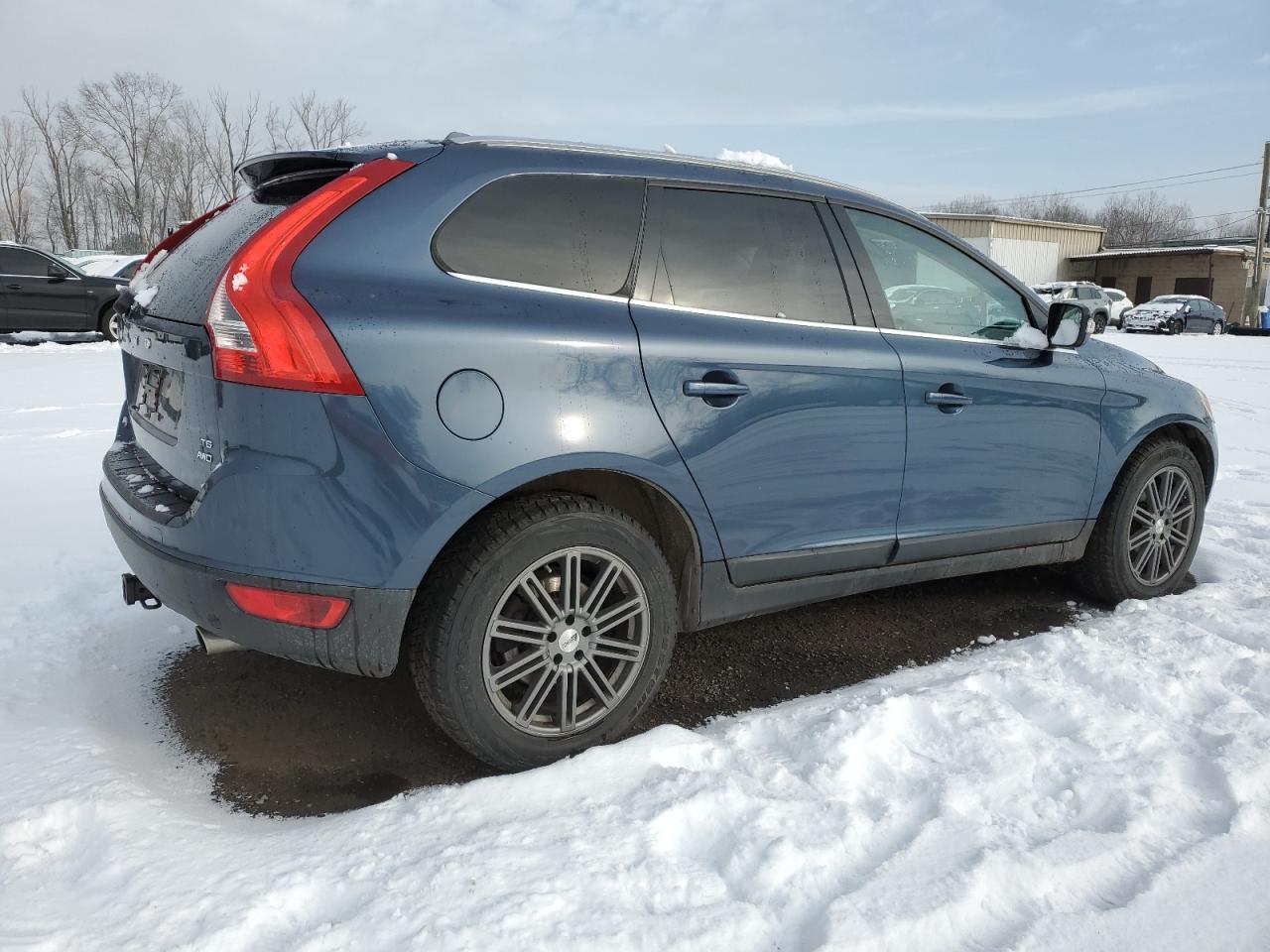 2010 Volvo XC60 - Image 3