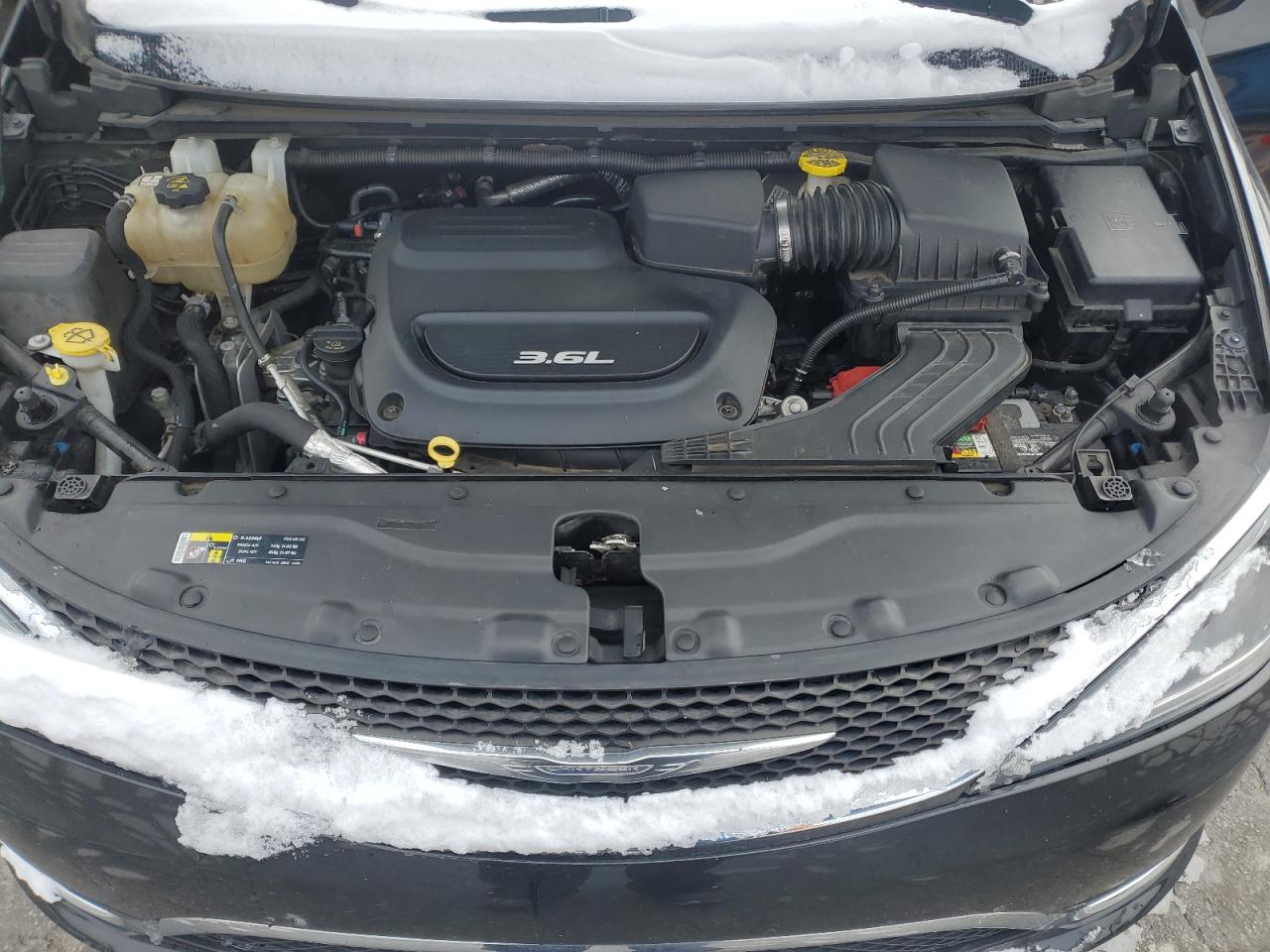 2017 Chrysler Pacifica - Image 12