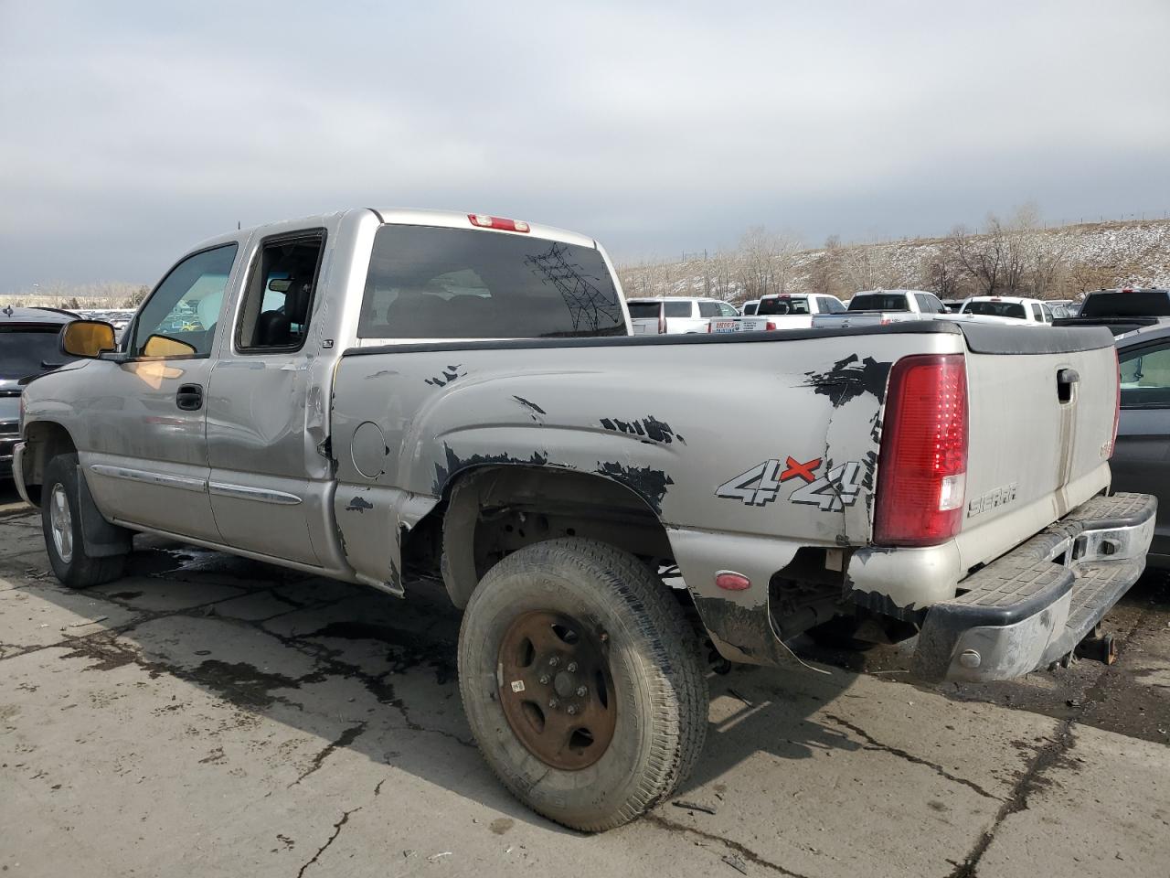 2005 GMC Sierra - Image 2