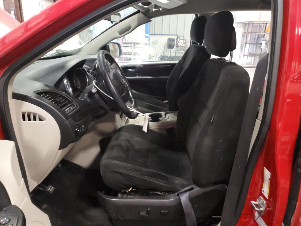 2016 Dodge Caravan - Image 7
