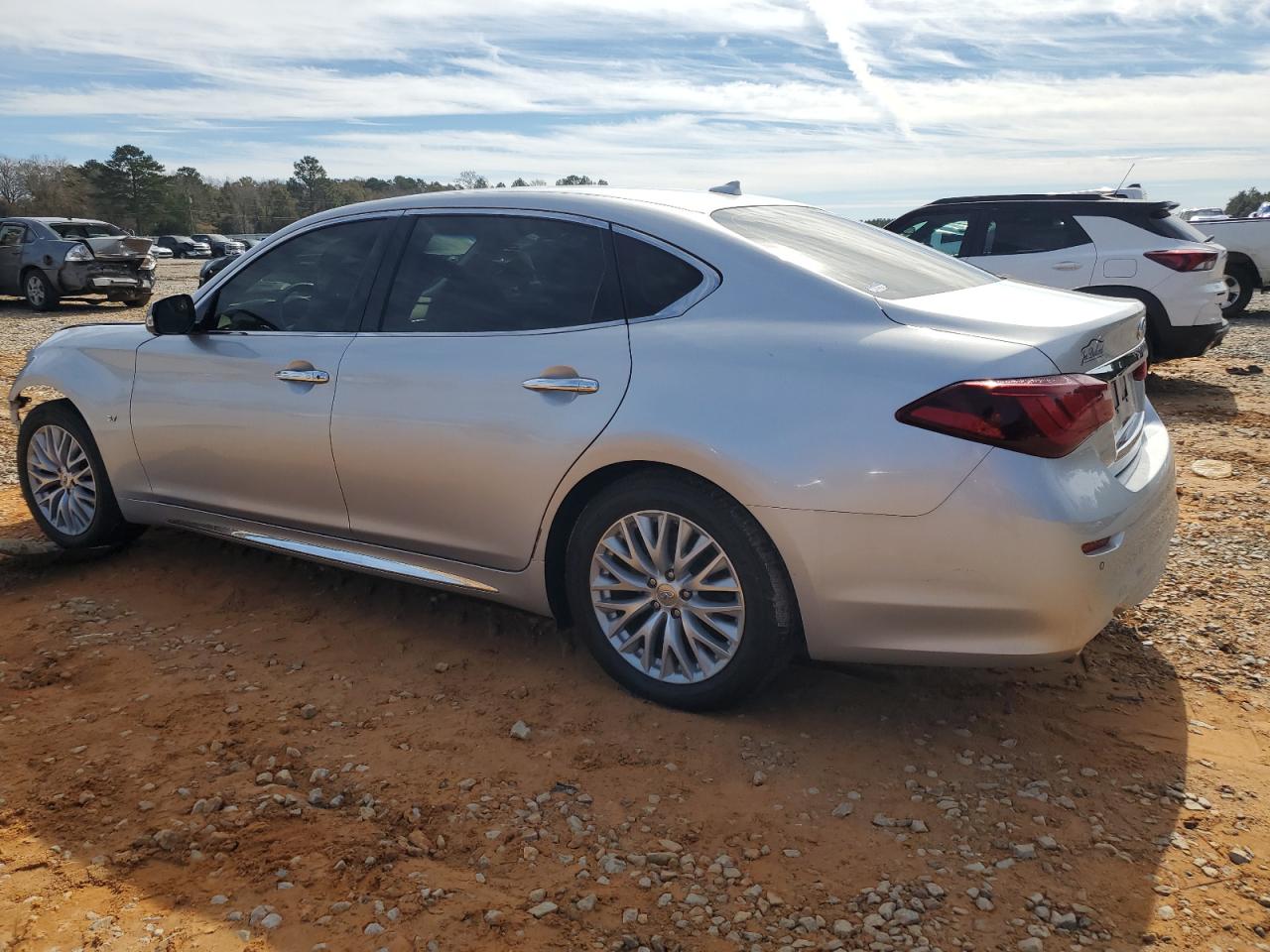 2015 Infiniti Q70 - Image 2
