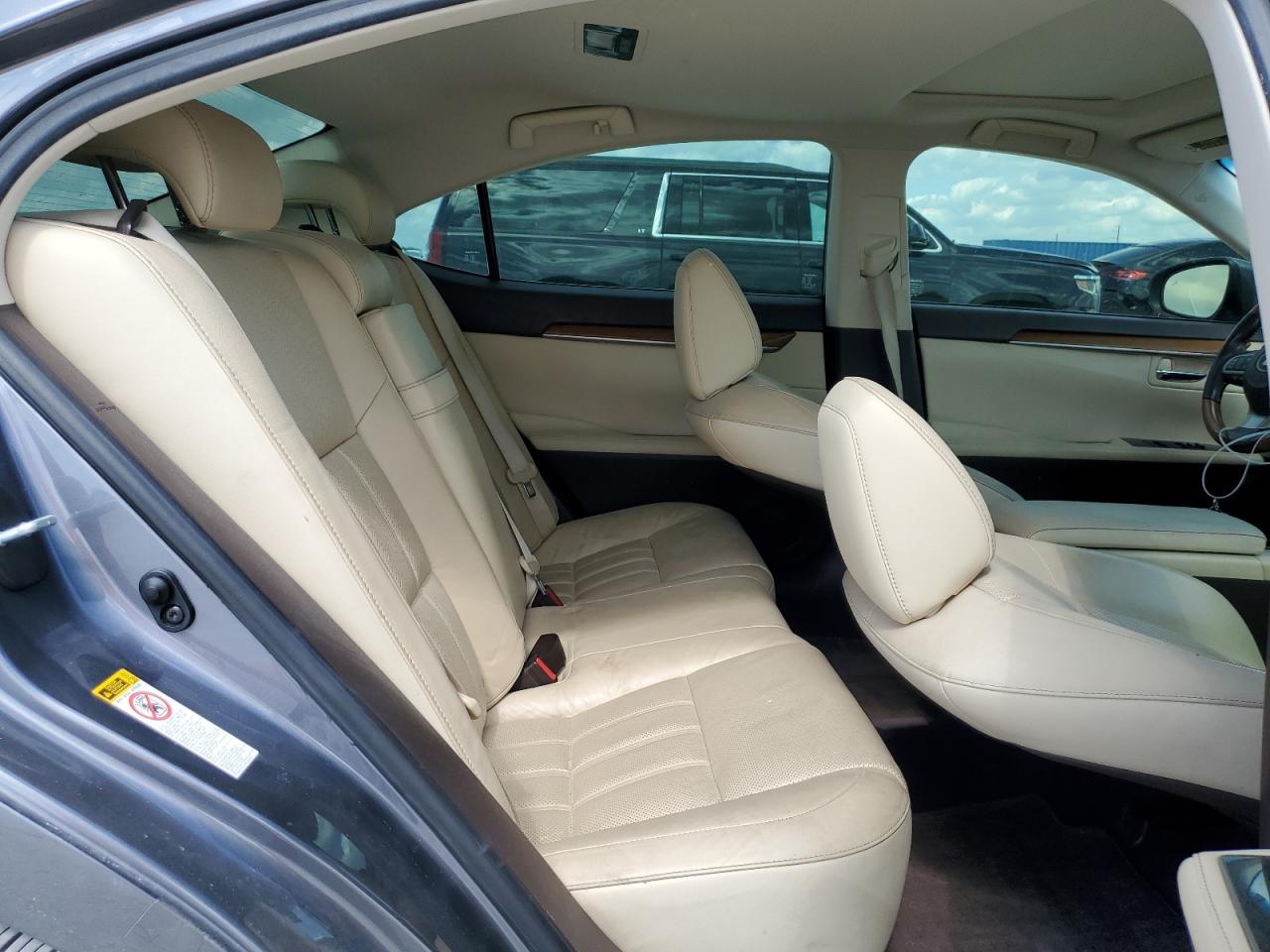 2016 Lexus ES - Image 10