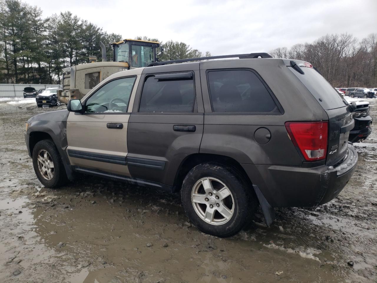 2005 Jeep Grand Cherokee - Image 2