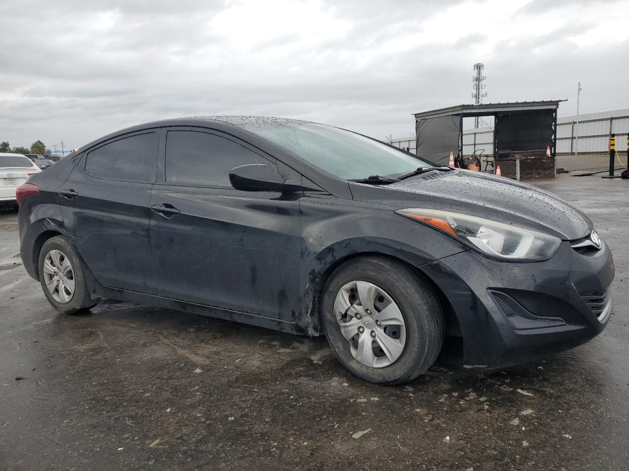 2016 Hyundai Elantra - Image 4