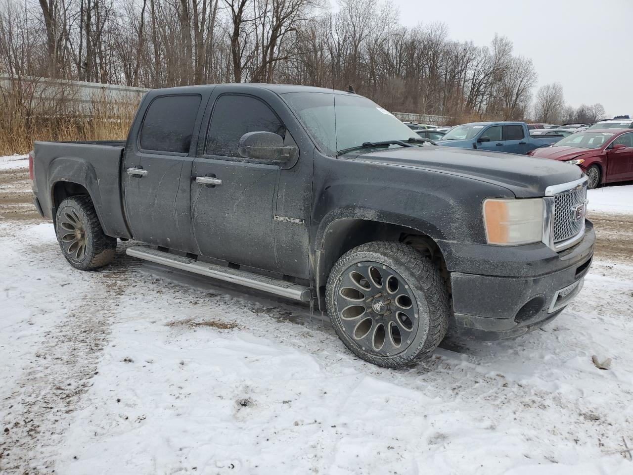 2011 GMC Sierra - Image 4