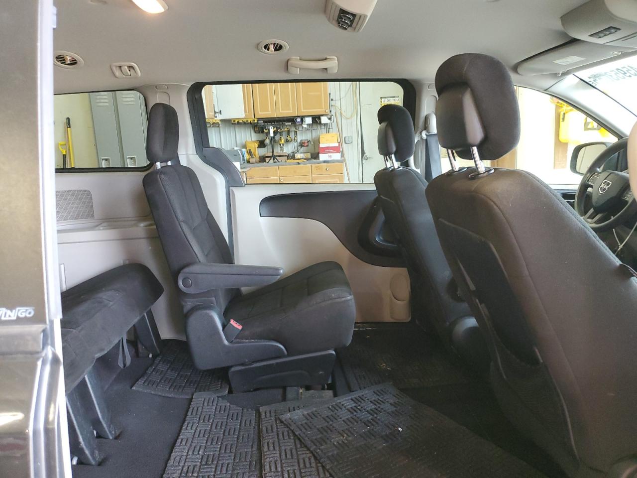 2012 Dodge Caravan - Image 11