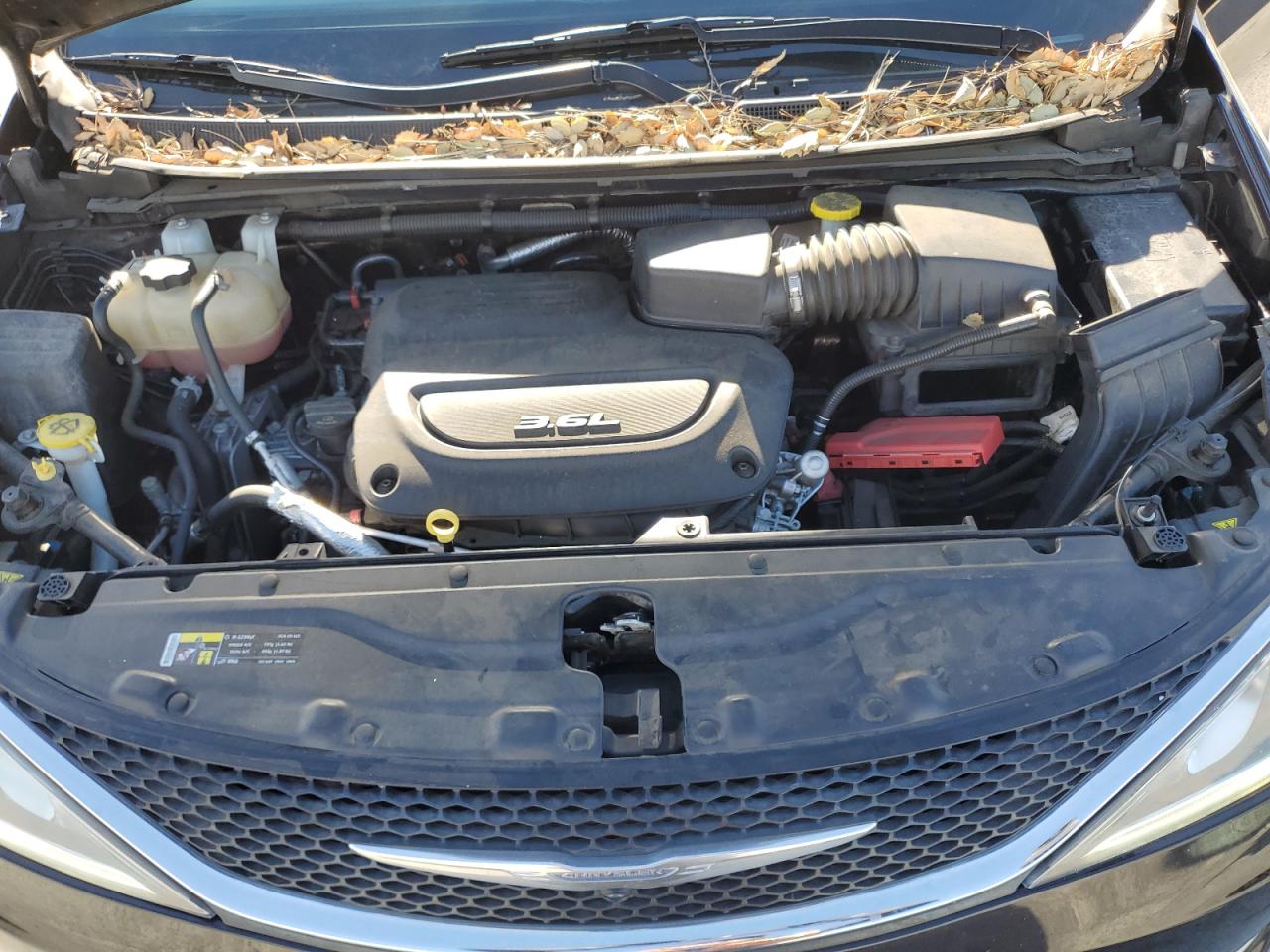 2017 Chrysler Pacifica - Image 12