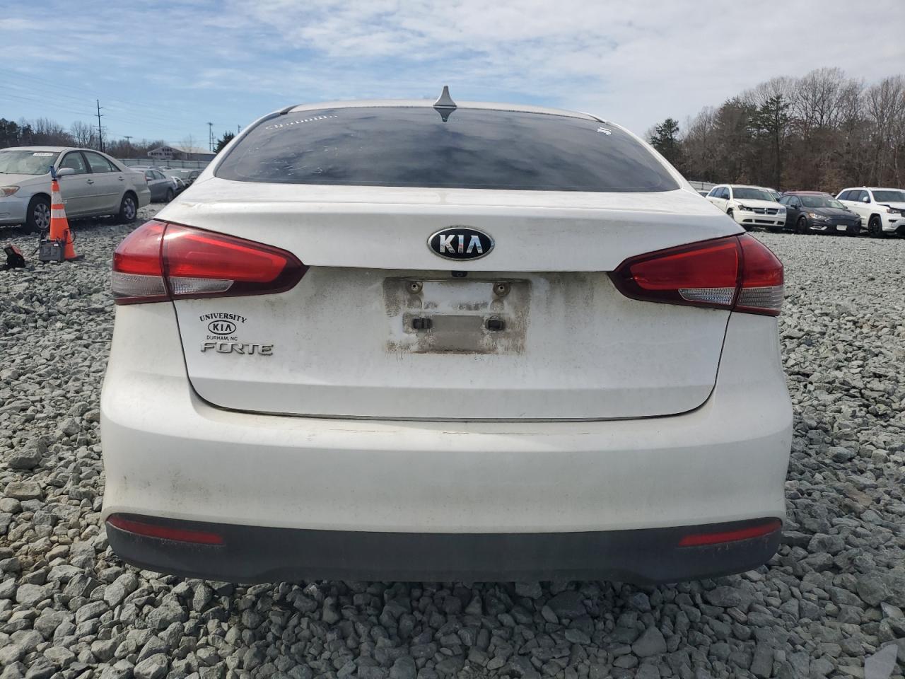 2017 Kia Forte - Image 6