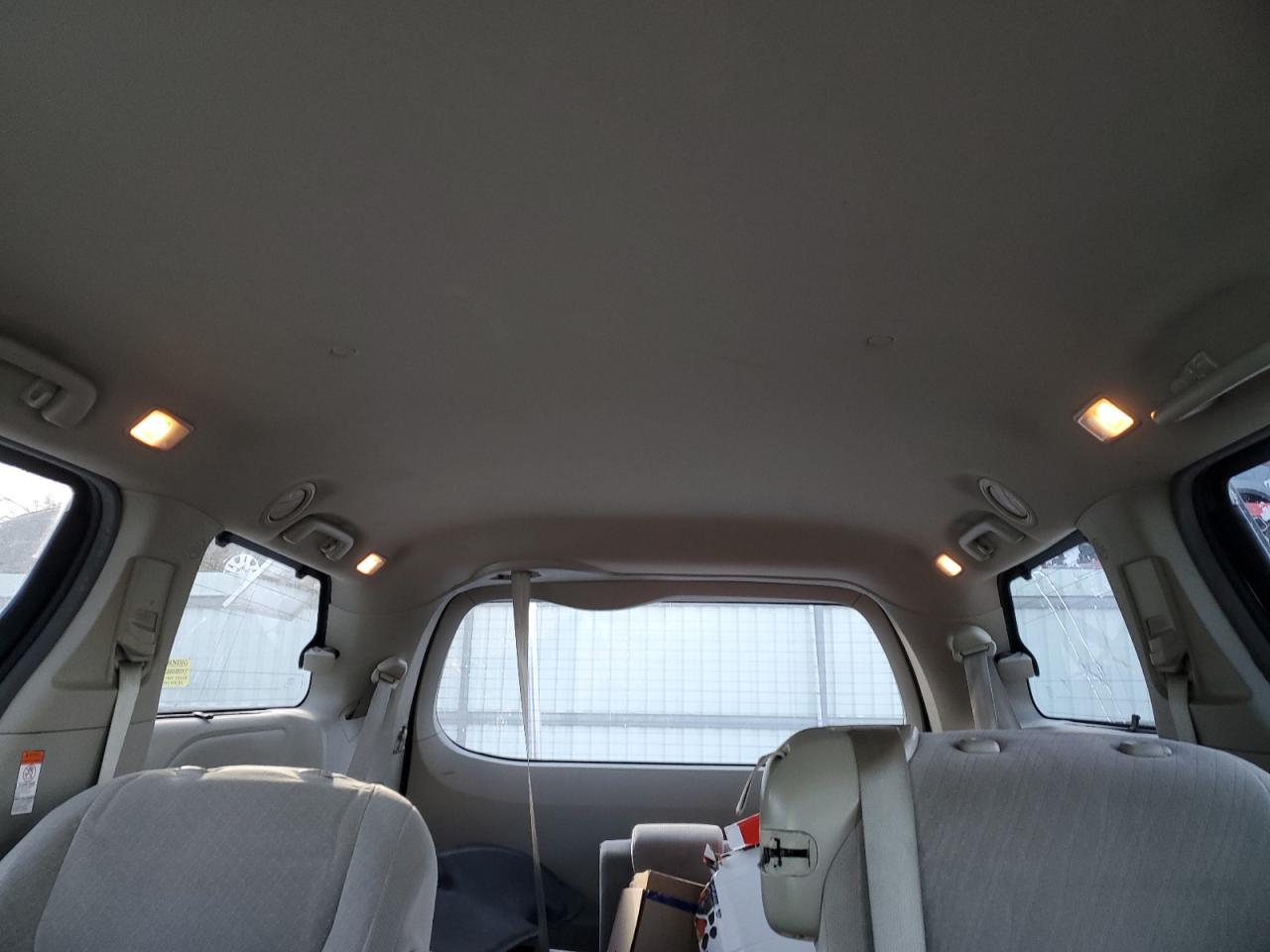 2015 Toyota Sienna - Image 10