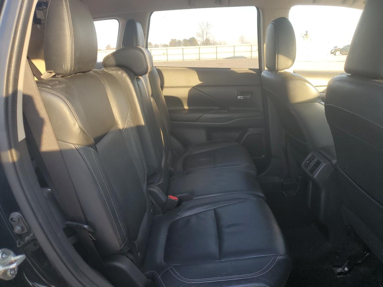 2020 Mitsubishi Outlander - Image 11