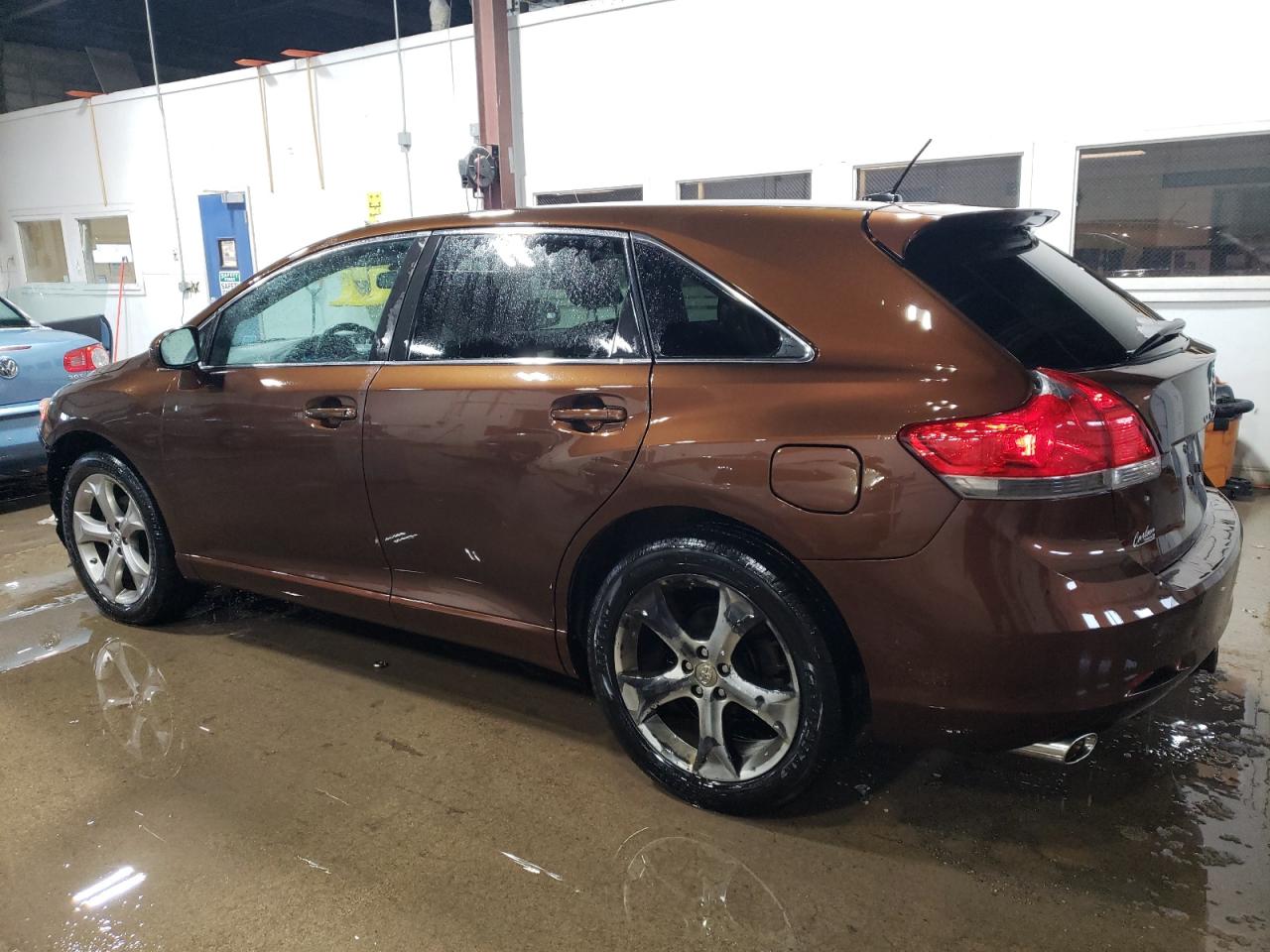 2012 Toyota Venza - Image 2