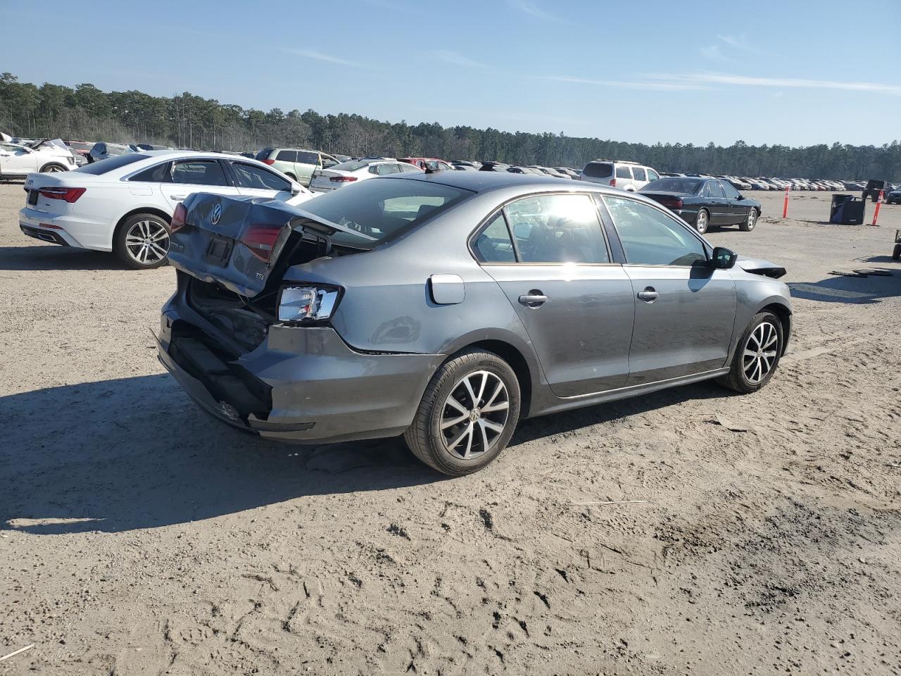 2016 Volkswagen Jetta - Image 3