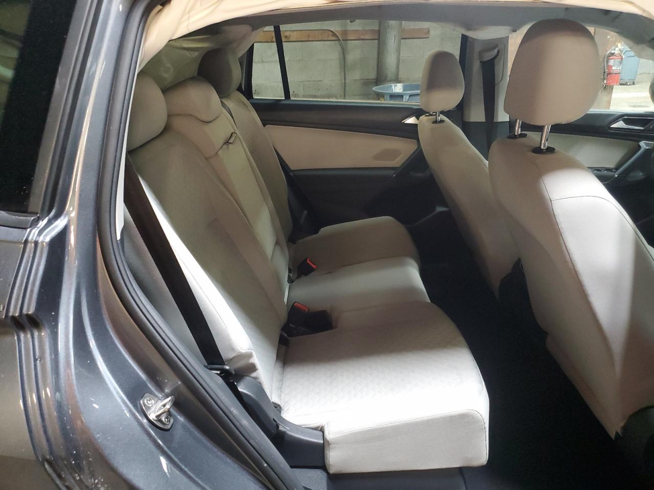 2018 Volkswagen Tiguan - Image 11