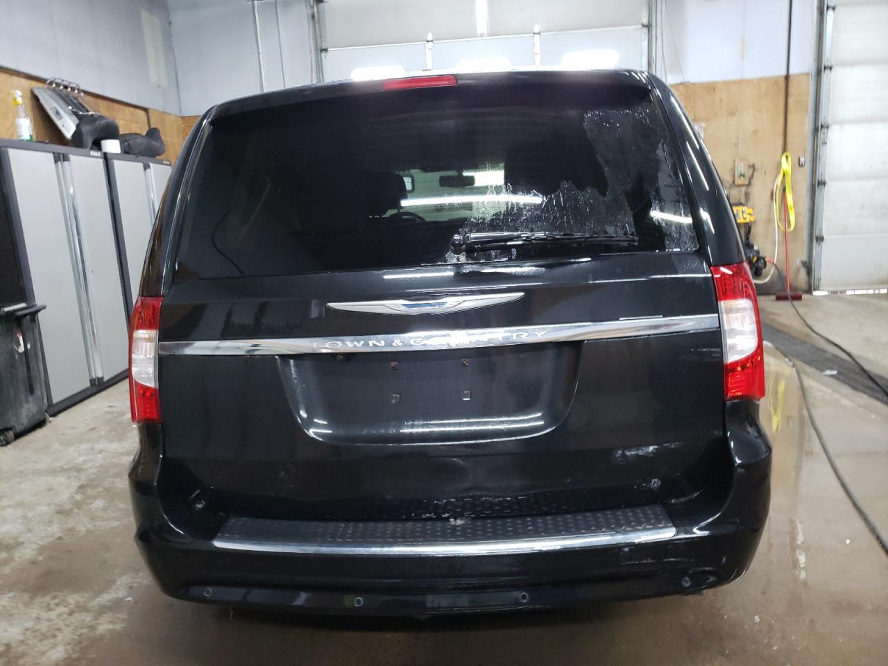 2013 Chrysler Town & Country - Image 6