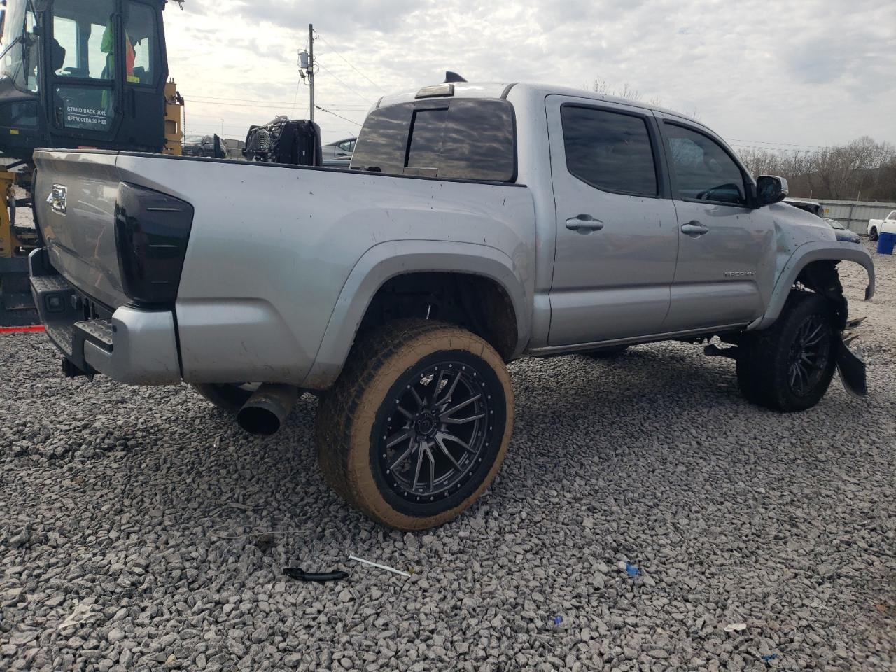 2018 Toyota Tacoma - Image 3