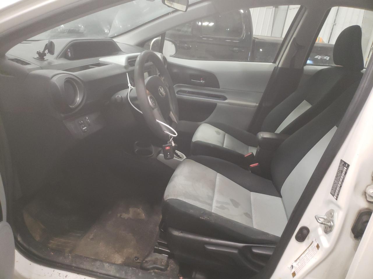 2012 Toyota Prius - Image 7